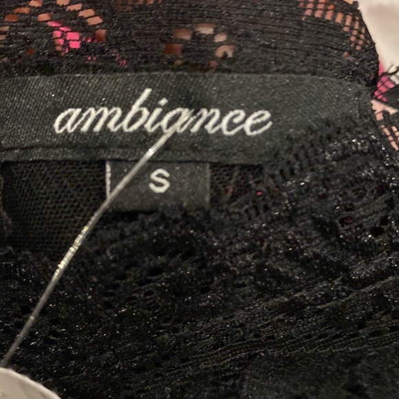 NWT Ambiance Lace Top 3/4 Sleeve Size Small. Very stretchy! - Picture 5 of 5
